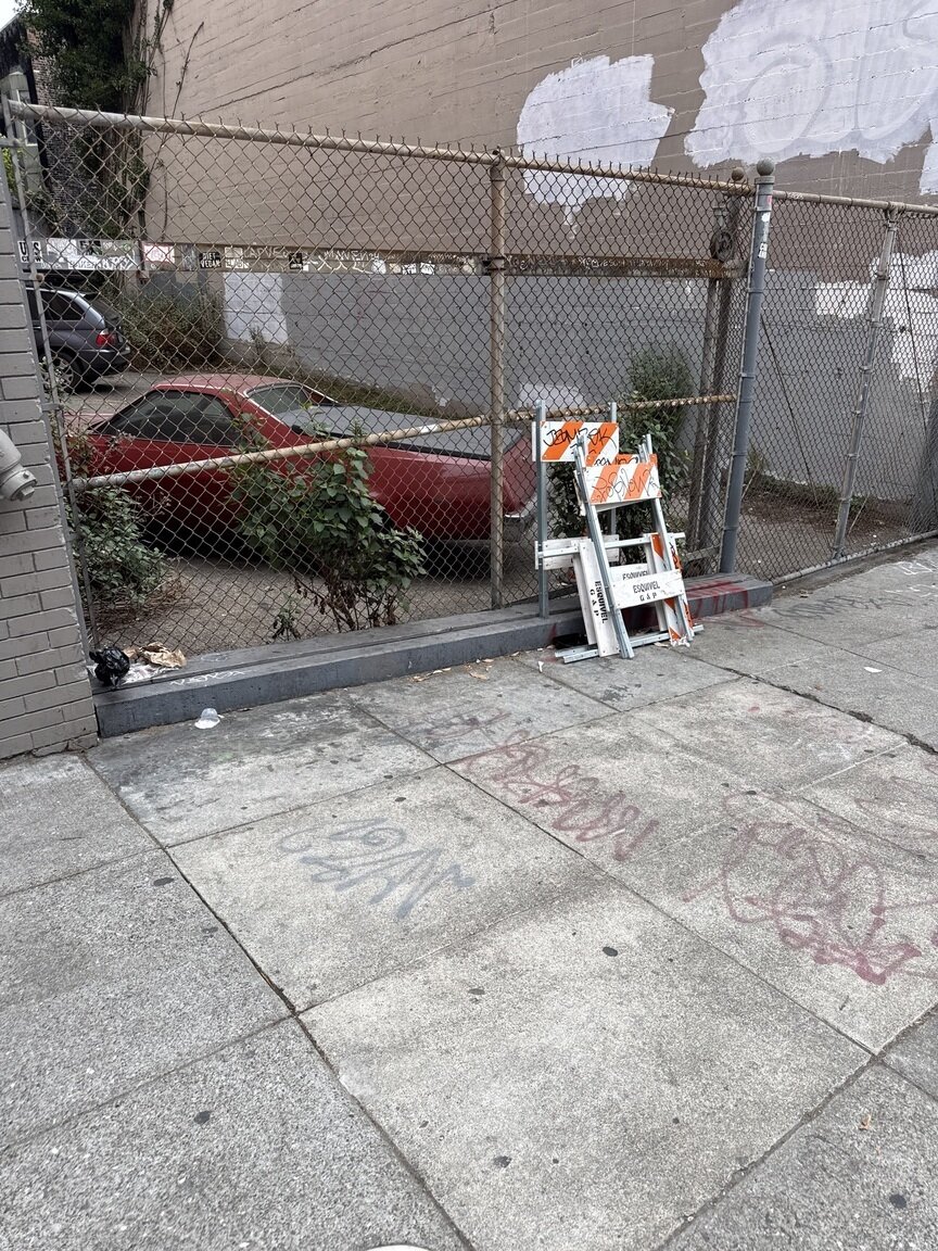 Photo attached to case 202000207785