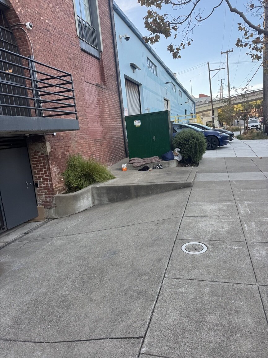 Photo attached to case 202000235579